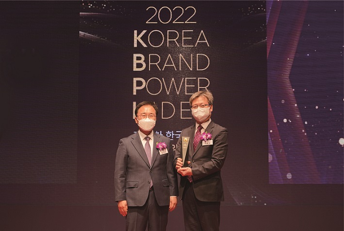 한국능률협회컨설팅 한수희 대표이사(좌), 동화약품 이택기 이사(우)