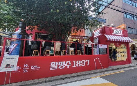 ‘활명수 1897’ 팝업스토어를 방문한 많은 사람들